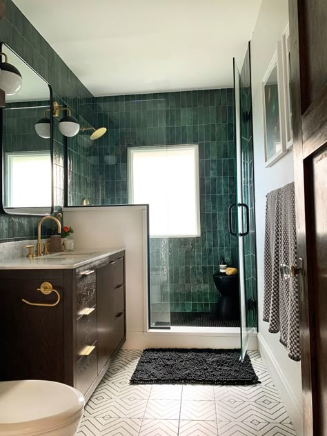 New York Bathroom Ideas, Bathroom With Pop Of Color, Pantry Design Ikea, Green Tile Bathroom Ideas, Ikea Hacks Kitchen, Dining Room Design Farmhouse, Bedroom Pantry, Teen Bathroom, Mcm Bathroom