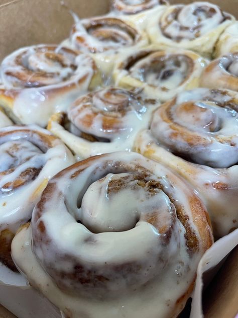 Homemade and made to order Large NCharge Cinnamon Rolls , Soft , buttery , full of Cinnamon and DELICIOUS. Autumn Aesthetic Food, Big Cinnamon Rolls, Kawaii Cooking, Food Babe, Edible Food, Sweet Snacks Recipes, Food Inspo, Easy Baking Recipes, Other Countries