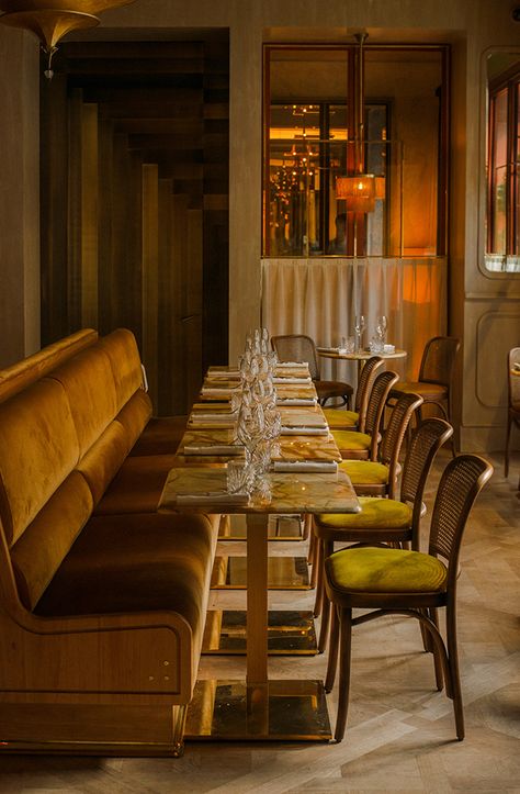 Paris’s Nolinski restaurant harnesses a golden 1970s style Art Deco Restaurant, Architecture Restaurant, Bar In Casa, Restaurant Seating, Booth Seating, Banquette Seating, Tables And Chairs, Restaurant Interior Design, Decoration Inspiration