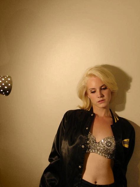 June Unknown, 2008: Lana Del Rey photographed by Chuck Grant for her first studio album Lana Del Ray AKA Lizzy Grant #lanadelrey Born To Die Paradise, Aka Lizzy Grant, Chuck Grant, Lizzy Grant Aesthetic, Iconic Artists, Lana Del Rey Albums, The Younger Sister, Lana Del Rey Vinyl, Lana Rey