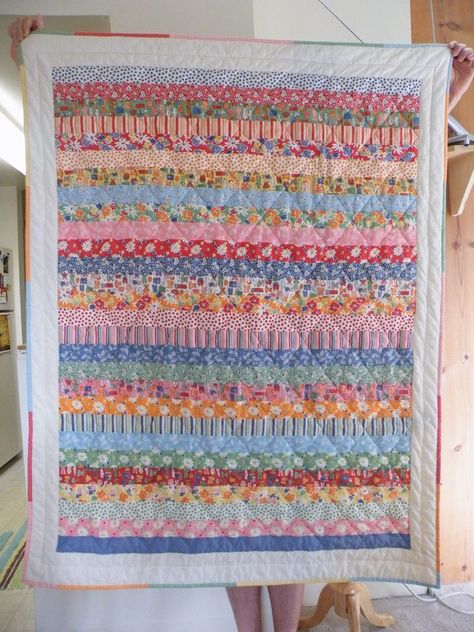 She used a jelly roll to make this quilt! I LOVE the pieced binding, too. Super duper simple!! Jelly Roll Race Quilt, Jelly Roll Quilt, Herringbone Quilt, Heart Quilt Pattern, Jelly Roll Quilt Patterns, Charm Quilt, String Quilts, Batik Quilts, Baby Quilt Patterns