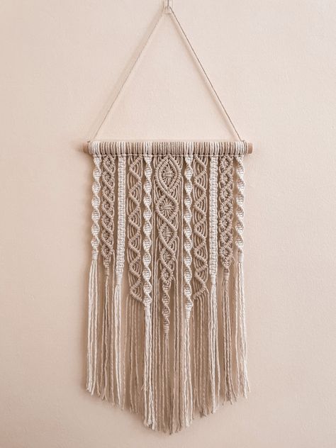 Beautiful natural, modern style Macrame Wall-hanger AMALIA. 🌿 Colour sand/white, size 50x30cm. Material is quality recycled cotton yarn.🌻 Macrame Yarn Products, Colourful Macrame Wall Hanging, Macrame Leafs, Small Macrame Projects, Plant Holder Macrame, Macrame Wall Hanging Pattern, Macrame Wall Hanging Ideas, Material Studies, Wall Art Macrame