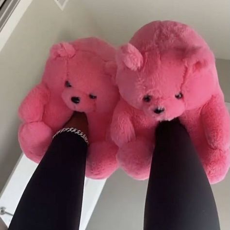 Parfum Victoria's Secret, Japanese Korean Fashion, Kawaii Store, Fluffy Shoes, Y2k Harajuku, Bear Slippers, Pink Lifestyle, Dr Shoes, Pretty Shoes Sneakers