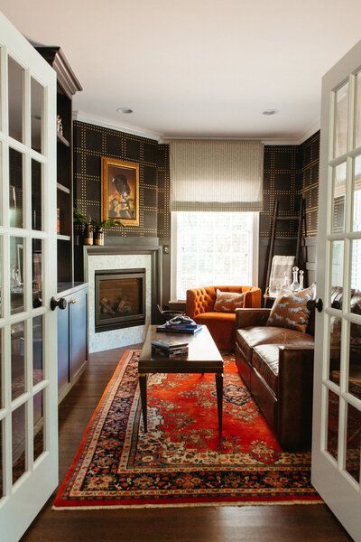 New England Cozy Home, New England Eclectic, New England Colonial Style Interior, Old New England Home Interiors, New England Colonial Living Room, New England Style Home Interior, New England Home Library, New England Apartment, New England Apartment Aesthetic