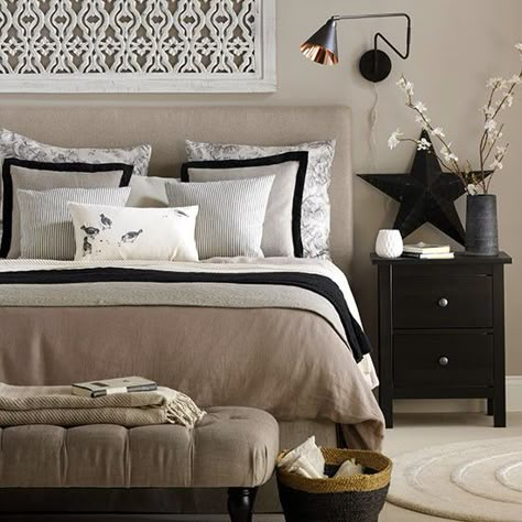 Beige And Black Bedroom, White And Beige Bedroom, White Bedroom Cozy, Neutral Bedroom Design, Taupe Bedroom, Traditional Bedroom Design, Beige Bedroom Decor, Cozy Bedroom Colors, White Bedroom Decor