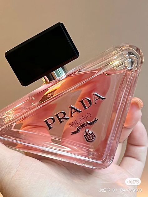 Prada Paradoxe Perfume, Prada Perfume, Scents Perfume, Living Rich, Koleksi Parfum, Jasmine Sambac, Virtual Flowers, Girl Vibe, Perfume Collection Fragrance