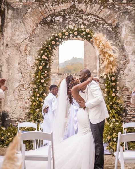 🇭🇹 🇭🇹 Beautiful wedding in Haiti. #destinationwedding #idohaiti #palaissanssouci #haiti #ayiti #haitianwedding #sakpase #haitianweddingblog #haitianmen #haitianwomen #haitianamerican #facesofhaiti #lunionsuite #haiti #haititourism #haitidiscovery #sansouci #ayiticherie #ayiti Haiti Wedding, Haitian Wedding, Christ Centered Relationship, Destination Wedding Caribbean, Afro Caribbean, Wedding Portrait Poses, Afro Latina, Caribbean Wedding, Dream Wedding Ideas Dresses