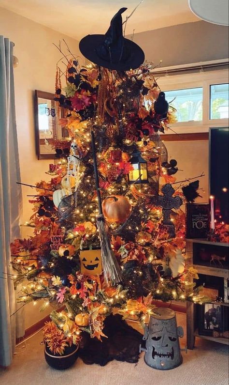 Halloween Black Christmas Tree Ideas, Halloween Xmas Tree Decorations, Halloween Themed Christmas Tree, All Year Round Christmas Tree, Halloween Trees Ideas Dollar Stores, Diy Halloween Trees Ideas, Fall Christmas Tree Ideas, Halloween Xmas Tree, Halloween Trees Ideas