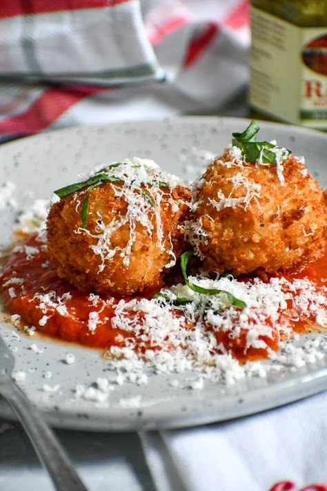 Pesto Mozzarella Arancini – The Table Of Spice Mozzarella Arancini, Italian Entrees, Arancini Recipe, Pesto Mozzarella, Italian Dinner Party, Easy Rice Recipes, Best Italian Recipes, Italian Dinner, Italian Dishes