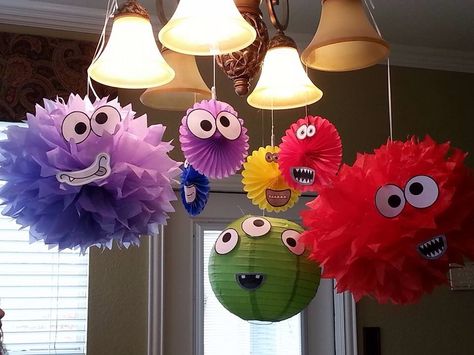 Monster decor Monster Inc Bday Party, Easy Cute Diy, Tropisk Fest, Monster Decor, Monster Party Decorations, Little Monster Party, Monster First Birthday, Monster Birthday Party, Monster Decorations