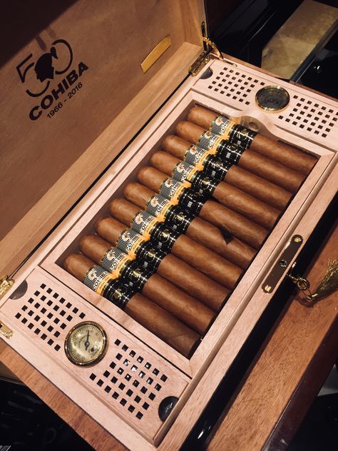 Cohiba majestuosos 1966 Best Humidor, Louis Xiii Cognac, Cohiba Cigars, Classic Car Photoshoot, Stock Chart Patterns, Furniture Coffee Tables, Tiki Bars, Game Room Basement, Gentleman Aesthetic