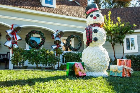 How-To's - Ken Wingard's DIY Snowman | Home & Family Snowmen Ideas, Diy Christmas Yard Decorations, Diy Snowman Decorations, Diy Schneemann, Snowman Crafts Diy, Christmas Props, Snowman Christmas Decorations, Christmas Yard Decorations, Diy Snowman