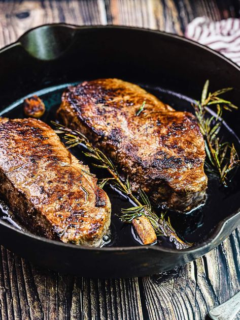 Cooking New York Strip In Cast Iron, Ny Strip Steak Recipes Cast Iron, Perfect Steak On Stove, Steak Without A Grill, Ny Strip Steak Recipes, Pan Fried Steak, Steak On Stove, Pan Fry Steak, Cook The Perfect Steak