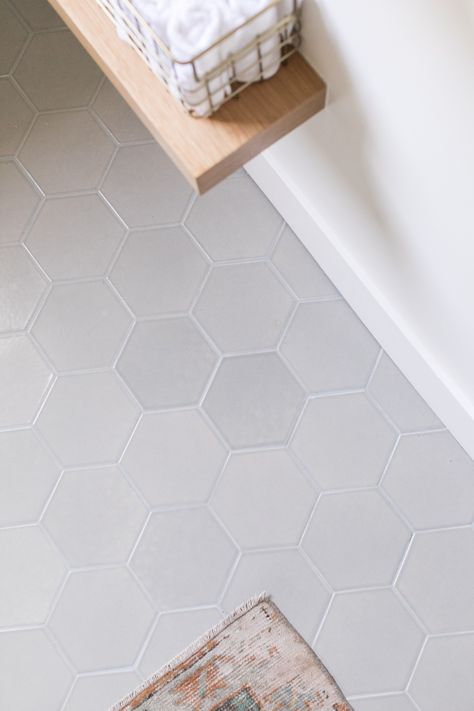 Gray Hexagon Tile, Hexagon Tile Bathroom Floor, Hexagon Tile Bathroom, Grey Bathroom Floor, Charming Bathroom, Light Grey Bathrooms, Hexagon Tile Floor, Fireclay Tile, Bad Inspiration