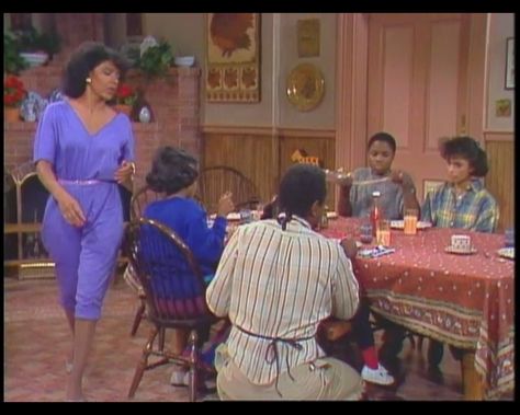 Philicia Rashaad as Claire Huxtable in The Cosby Show // jumper Claire Huxtable Fashion, Claire Huxtable, Clair Huxtable, Top Icons, Claire Fashion, 90s Aesthetic Fashion, Show Jumper, Cosby Show, Black Presents