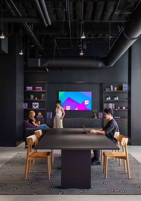 Creative Offices Workspaces, Programming Office Design, Creative Team Office Work Spaces, Photography Office Interior Design, Small Team Office Design, Agency Design Office, Creative Meeting Room Office Collaborative Space, Fun Conference Room Design, Ad Agency Office Design