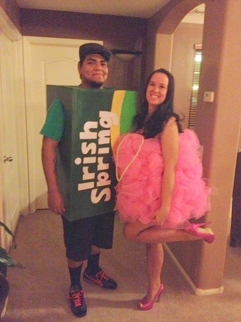 The Busy Broad: Diy Loofah and Soap Costume Soap Costume, Loofah Costume, Easy Couple Halloween Costumes, Halloween Costumes Diy Couples, Pirate Halloween Costumes, Last Halloween, Diy Kostüm, Hallowen Costume, Disney Halloween Costumes