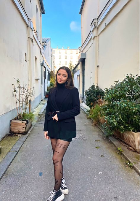 Girl standing up in a courtyard wearing a cute black outfit. Chunky Converse Outfit, Shorts And Tights Outfit, Chunky Converse, Calzedonia Tights, Converse Shoes Outfit, Dress With Converse, Black Blazer Outfit, Artsy Girl, Black High Top Converse