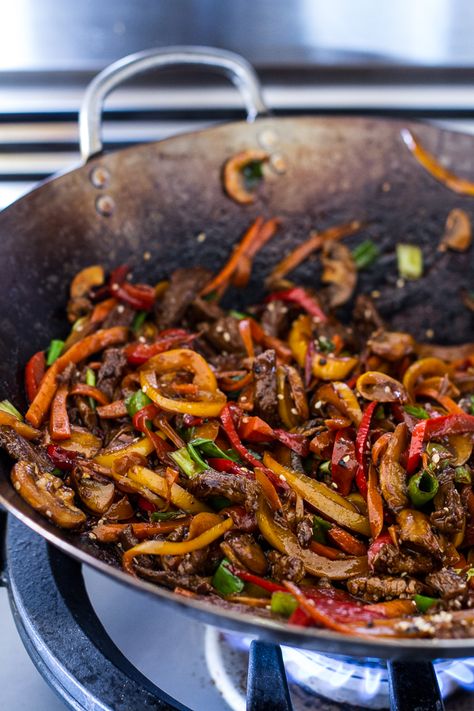 30-Minute Stir Fried Korean Beef and Toasted Sesame Noodles Beef Half Baked Harvest, Postpartum Food, Gi Foods, Resep Steak, Light Eating, Curry Beef, Hawaiian Recipes, Fest Mad, Keto Beef