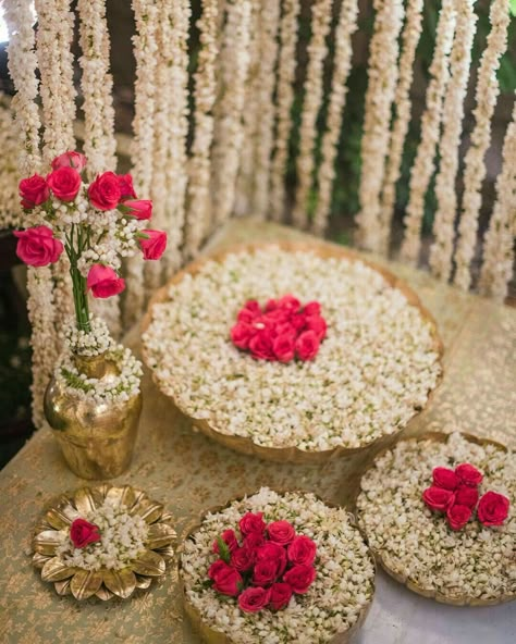 Mehndi Decoration Ideas, Nikkah Decor, Shaadi Decor, Baat Pakki, Wedding Table Themes, Nikah Decor, Mehendi Decor Ideas, Haldi Decor, Diy Wedding Reception