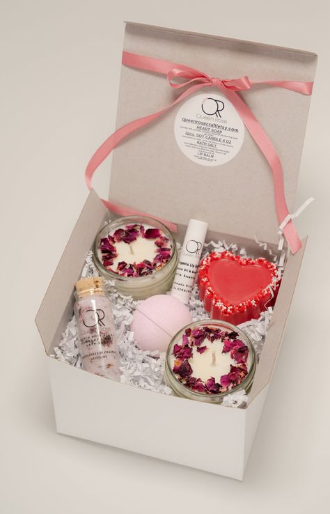 Gift Set For Girlfriend, Gift For Women Day, Soap And Candle Gift Set, Gift Box Ideas Valentines Day, Valentine Candle Gift Box Ideas, Spa Gift Box Ideas, Gift Set Ideas For Women, Valentines Gift Box Ideas, Gift Wrapping Ideas Birthday