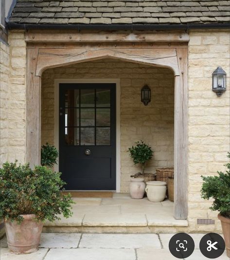 Cotswold Front Door, Cottage Style Front Doors, Front Door Cottage, Porch Oak, British Farm, Traditional Entry, Stone Porches, Cottage Front Doors, Cottage Extension