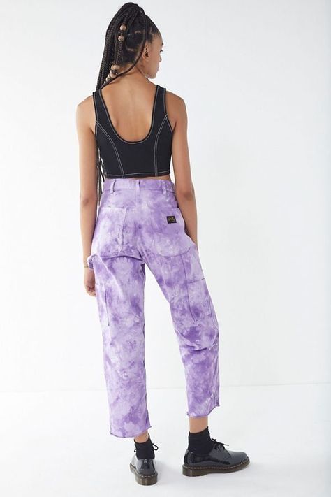 Vintage tie dye pants for your 90s inspired outfit. Such a cute grunge look. #90s #90ssfashion #tiedye Ty Dye, Dye Pants, Tie Dye Sweatpants, Dye Jeans, Tie Dye Crafts, 90s Inspired Outfits, Tie Dye Pants, Tie Dye Fashion, Tie Dye Jeans