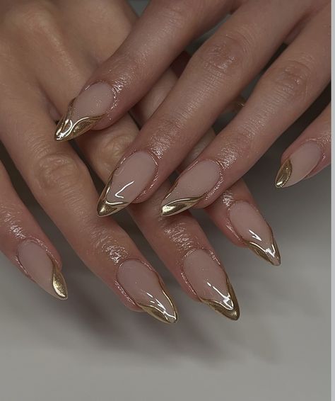 insta: @aurakanails Gold Gel X Nail Designs, Classy And Elegant Nails, Gold Formal Nails, Elegant Nails Gold, Elegant Gold Nails, Gold Design Nails, Nail Ideas French, Europe Nails, Elegant Almond Nails