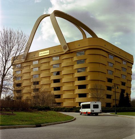 Longaberger Basket Building    In Newark, Ohio.....went on a bus with a group of ladies. Newark Ohio, Architecture Cool, Yellow Basket, Architecture Unique, Unusual Buildings, Unusual Homes, Interesting Buildings, Amazing Buildings, Unique Buildings