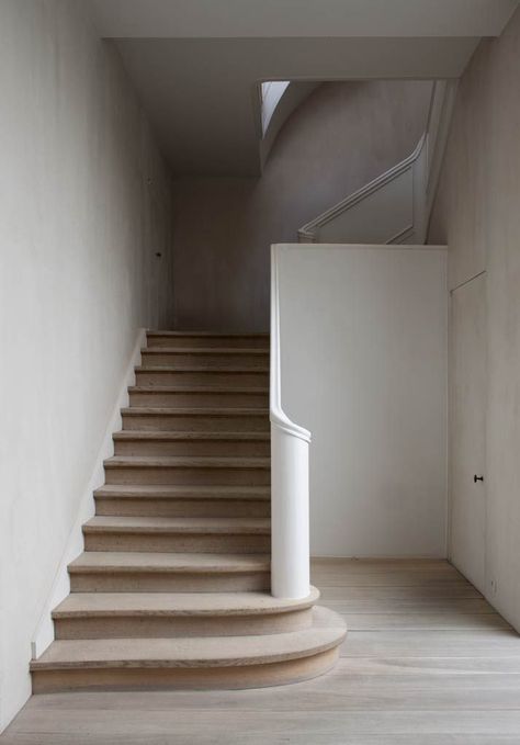 Vincent van Duysen Vincent Van Duysen, Escalier Design, Basement Stairs, 20 Questions, Interior Stairs, Julianne Moore, Stairway To Heaven, House Stairs, Stair Railing