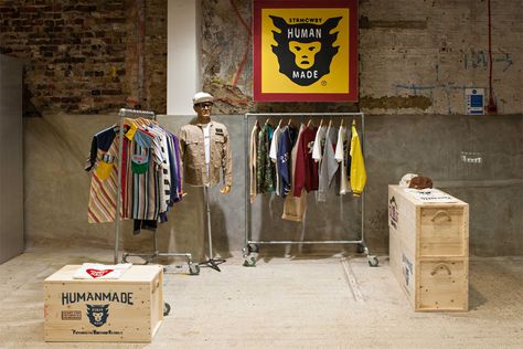 Pop Up of the Day ~ HUMAN MADE Installation @ Dover Street Market Retail Space Design, Visual Merchandising Displays, Dover Street Market, Chop Suey, Human Made, Store Windows, Retail Store Design, Street Market, Retail Interior