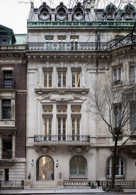 Gabellini Sheppard, Upper East Side Apartment, New York Townhouse, Nyc Townhouse, Townhouse Exterior, Luxury Townhouse, Townhouse Interior, Mansion Exterior, Classical House