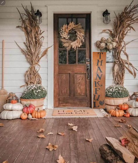 Repurposed wooden sign Fall Wreath Ideas Diy, Wreath Ideas Diy, Fall Wreath Ideas, Porch Fall Decor, Primitive Home Decor, Porch Pumpkins, Fall Planters, Fall Front Porch Decor, Country Christmas Decorations