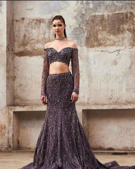 One glimpse isn’t enough! The iconic mermaid set that oozes sophistication, drama, and elegance—all at the same time. Mermaid Dress Indian, Mermaid Lengha, Mermaid Lehenga, Dress For Reception, Designer Skirt, Sangeet Outfit, Fantasy Outfits, Cute Dresses For Party, Indo Western Dress