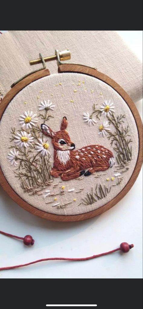 Fawn Embroidery, Cottagecore Embroidery, Diy Embroidery Designs, Embroidery Videos, Hand Embroidery Projects, Hand Embroidery Flowers, Thread Painting, Cute Embroidery, Animal Embroidery