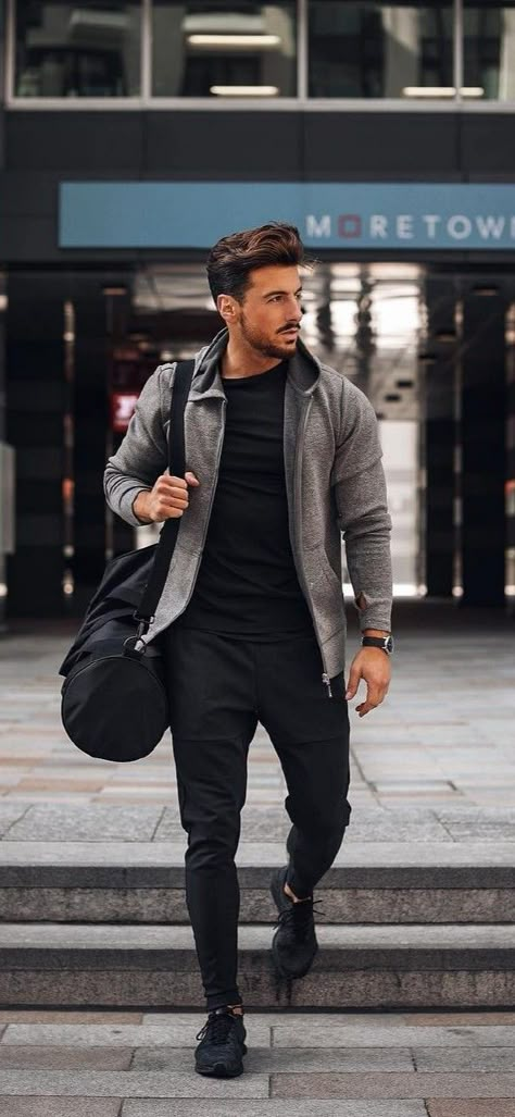 Comment devenir un entrepreneur sur internet https://www.instagram.com/major_agv/?hl=fr Men Dressing Style Casual Simple, Men Outfits Casual Winter, New York Winter Outfit Men, Athleisure Outfits Men, Rowan Row, Dad Style, Athleisure Men, Gym Fashion, Formal Mens Fashion