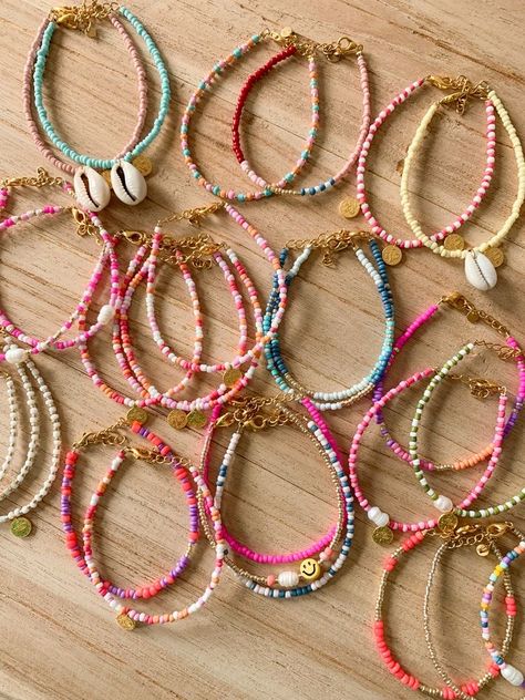 Preppy Beaded Bracelet, Seed Bead Bracelets Ideas Color Combos, Beachy Jewellery, قلادات متدلية, Beachy Jewelry, Preppy Jewelry, Bracelet Craft Diy, Beading Jewelery, Beaded Necklace Diy