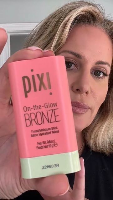 Pixie On The Glow Bronze, Pixie By Petra, Pixi On The Glow Bronze, Pixi Bronzer Stick, Pixi Highlighter, Pixi Bronzer, On The Glow Bronze, Pixi On The Glow Blush, Pixie Blush