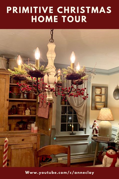 Primitive Homes Decorated For Christmas, Country Sampler Decorating Ideas, Colonial Primitive Homes, Primitive Home Decorating, Primitive Lamps, Makise Kurisu, Williamsburg Christmas, Primitive Country Christmas, Primitive Dining Rooms