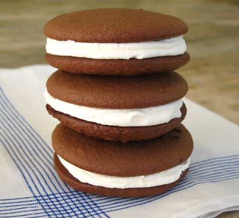 Homemade Whoopie Pies, Easy Whoopie Pie, Cake Mix Whoopie Pies, Whoopie Pie Recipe, Chocolate Whoopie Pies, Whoopie Pie, Mince Pie, Devils Food Cake, Whoopie Pies