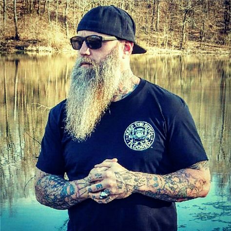 Follow the world's baddest beard club @beardedbadboys on Instagram beards , Bad Boys , babes , tattoos and whole lot more ! Short Boxed Beard, Goatee Styles, Tattooed Man, Scruffy Beard, Long Beard Styles, Long Beard, Best Beard Styles, Epic Beard, Grey Beards