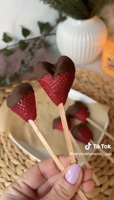 Valentines Day Desserts For Kids, Valentines Day Desserts Easy, Food Ideas For Party, Cupcakes Valentines Day, Valentines Day Food Ideas, Desserts Valentines Day, Desserts To Sell, Cake Valentines Day, Picnic Date Food