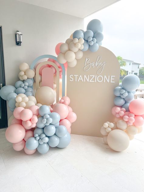 Gender reveal, gender reveal backdrop, gender reveal ideas, gender reveal balloons, Gender Reveal Balloons Decorations, Boho Gender Reveal Party, Gender Reveal Pink And Blue, Backdrop Gender Reveal, Balloon Styling, Boho Gender Reveal, Reveal Ideas Gender, Unique Gender Reveal Party Ideas, Gender Reveal Backdrop