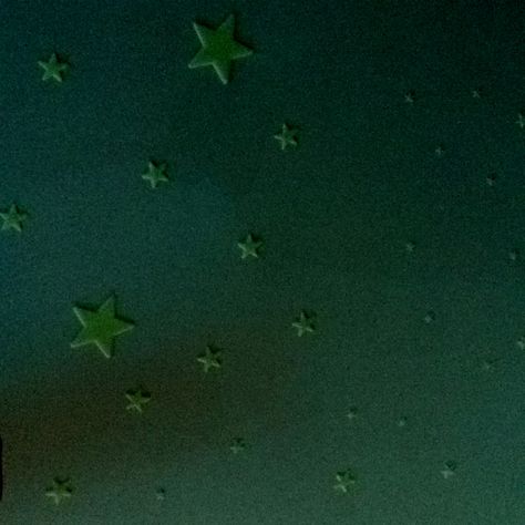 Glow in the dark stars on the bedroom ceiling(Hopeless~Colleen Hoover) Glowing Stars Aesthetic, Hopeless Colleen Hoover Aesthetic, Hopeless Colleen Hoover, Losing Hope, Hoover Books, Glow In The Dark Stars, Dark Stars, Book Scrapbook, Glow Stars