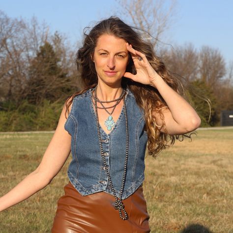 Brand New. Wear The West And Button Into The Dark Wash Locksley Jean Vest. Buttoning Up Past The Bust, It Can Worn Completely Alone. The Vest Is Loose Fitting And Features A V-Neckline ,A Dipped Hem Reminiscent Of Early Range Riders, Three Row Buttons And Two Front Saddle Accessible Slash Pockets. Pair It With High Waist Jeans For A Full On Rodeo Outfit, With A Full Length Maxi Skirts For Your Vacation Looks Or Pleated Skirts For A Little Southern Flare. Styles With Our “Payton High Waisted Jean Denim Vest Outfit, Rodeo Outfit, Button Vest, Southern Outfits, Rodeo Outfits, Vacation Looks, Jean Vest, Pleated Skirts, Jeans Button