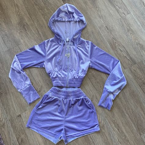 Selling New Y2k Lavender Short Set, Stretch, Comfortable And Perfect For Summer! Sizes Available Size S & M , Ships From Los Angeles. This Item Was Bought Wholesale And Selling It At An Amazing Price. Velour Shorts Outfit, Velour Short Set, Lavender Outfits, Lavender Outfit, Bubblegum Color, Mode Swag, Mode Grunge, 125 Lbs, Jogging Shorts