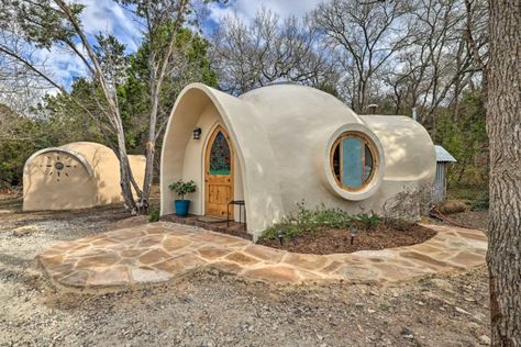 This Earthen home is a new style of tiny living that is both modern and rustic with a true R&R feeling to satisfy your soul. Organic Building Architecture, Earthbag House, Earthen Home, Monolithic Dome Homes, Concrete Homes, Super Adobe, Dome Houses, Earth Sheltered Homes, Small Seating Area