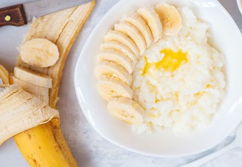 What should you eat when you have diarrhea? It turns out Mom's advice was spot on. Our expert explains. Plain Food, Brat Diet, Electrolyte Drink, Gluten Sensitivity, Cleveland Clinic, Gluten Intolerance, Good Foods To Eat, What To Eat, Stay Hydrated