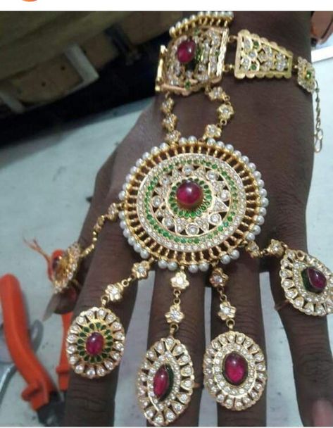 Jodhpur Jewellery Design, Rajput Jewellery, Jaipur Jewelry, Rajputi Jewellery, Indian Bridal Dress, Gold Wedding Jewelry, Gold Rings Jewelry, Bridal Bangles, Jewelry Simple