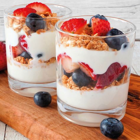 Greek Yogurt Parfait Greek Yogurt Parfait Healthy, Yogurt Parfait Healthy, Parfait Healthy, Healthy Yogurt Parfait, Greek Yogurt Parfait, Light Dessert, Crunchy Granola, Healthy Snacking, Post Workout Snacks